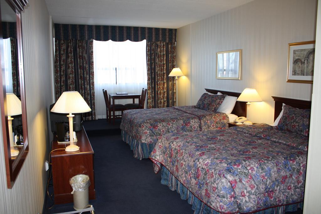 Toronto Plaza Airport Hotel Room photo