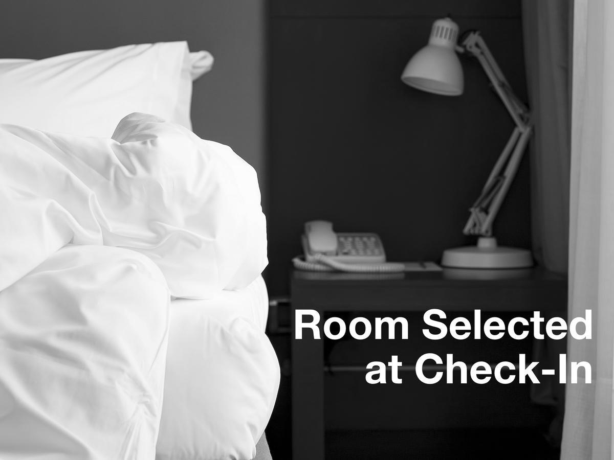 Toronto Plaza Airport Hotel Room photo