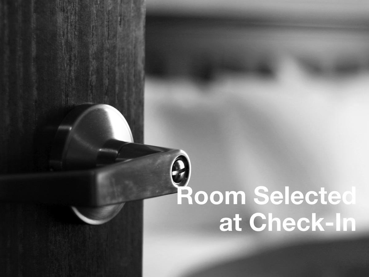 Toronto Plaza Airport Hotel Room photo