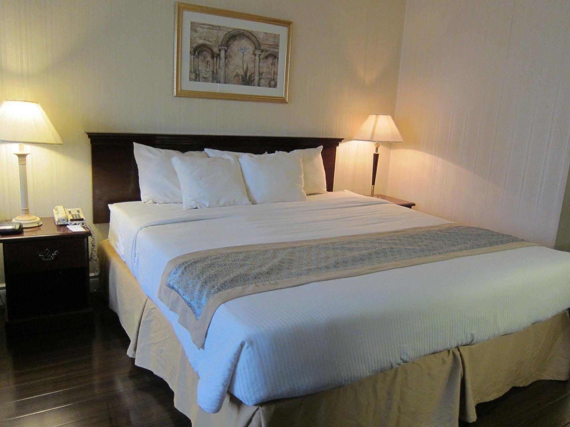 Toronto Plaza Airport Hotel Exterior photo