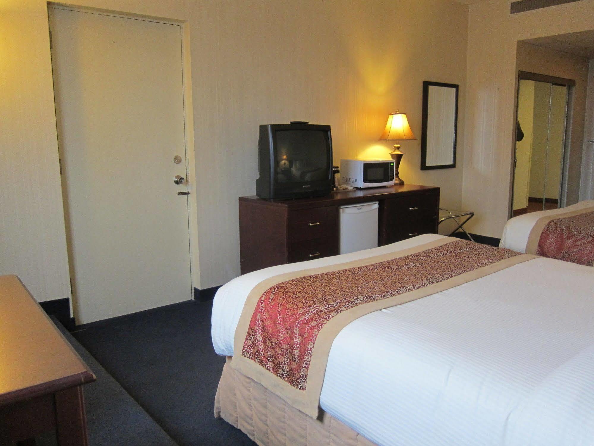 Toronto Plaza Airport Hotel Exterior photo